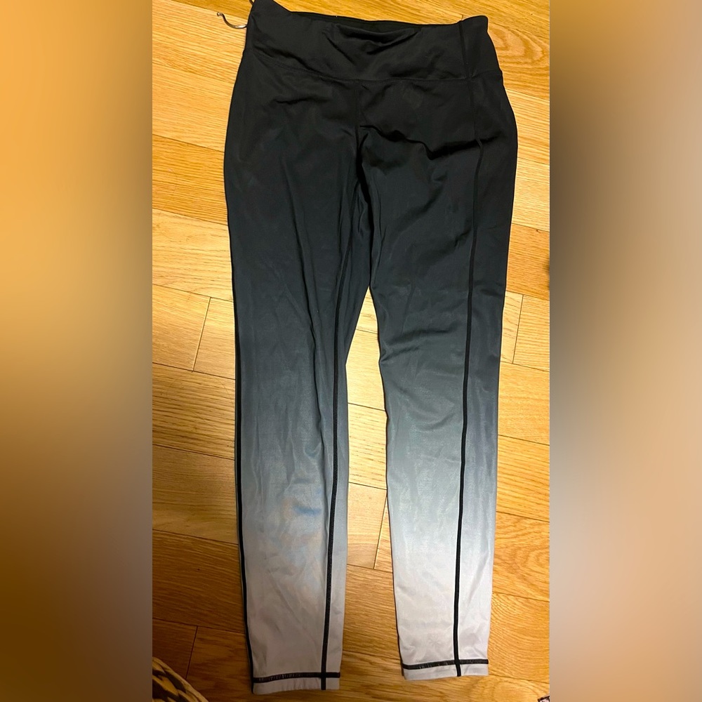 Athleta leggings in black grey Ombré